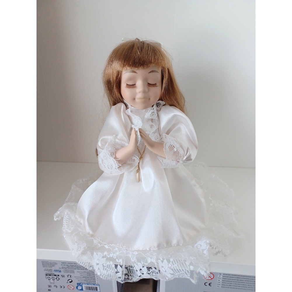 Vintage Porcelain Doll Praying In White Dress Toy Collectible‎